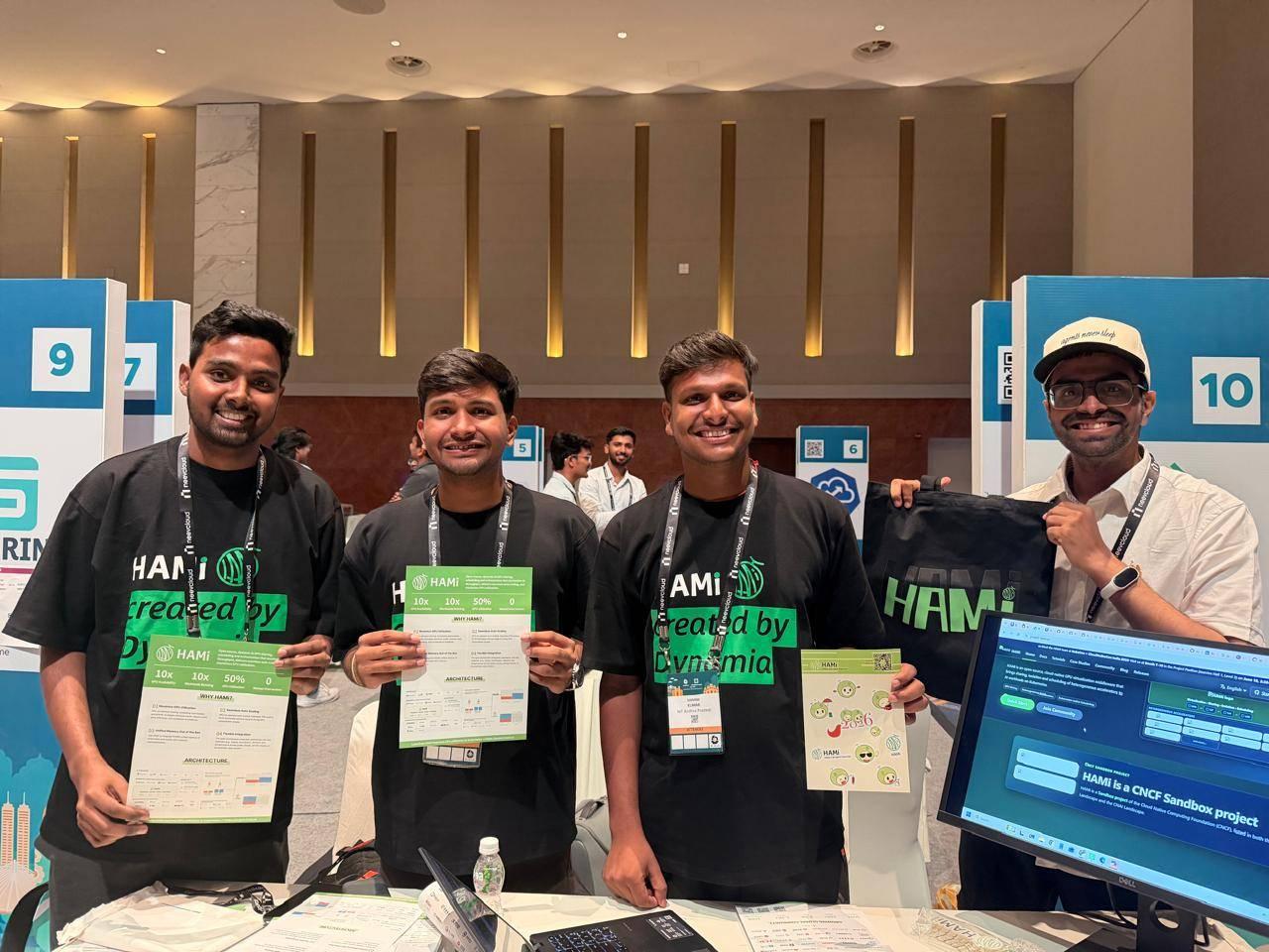 HAMi 社区贡献者在 KubeCon India Project Pavilion 展台